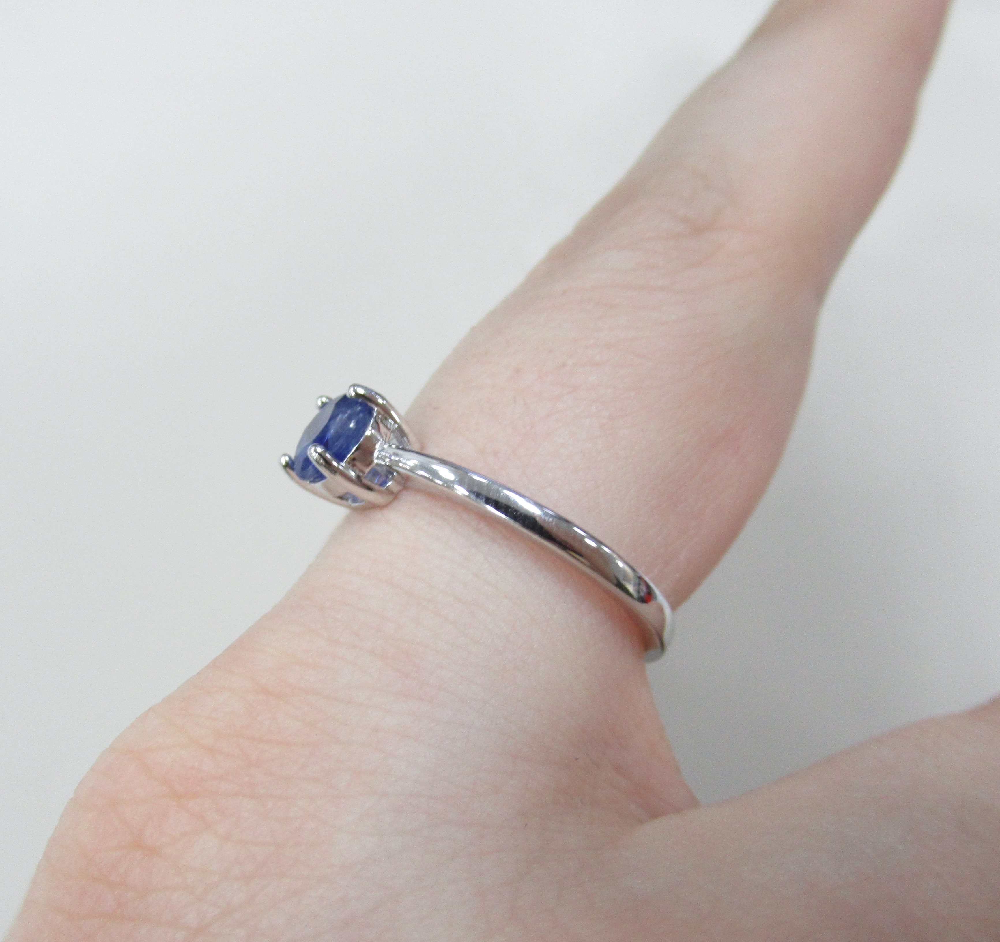 Серебряное кольцо с кианитом
